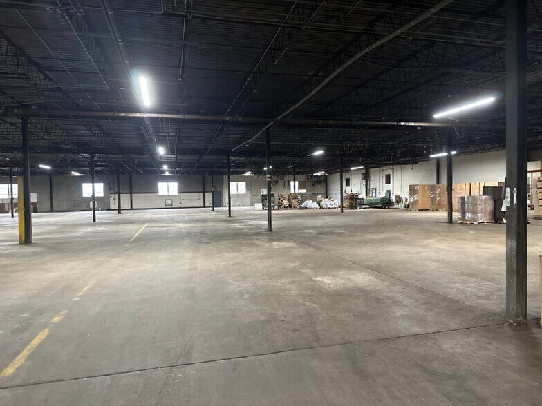 More Photos Of 944 Highway 15 N, New Albany Warehouse For Lease