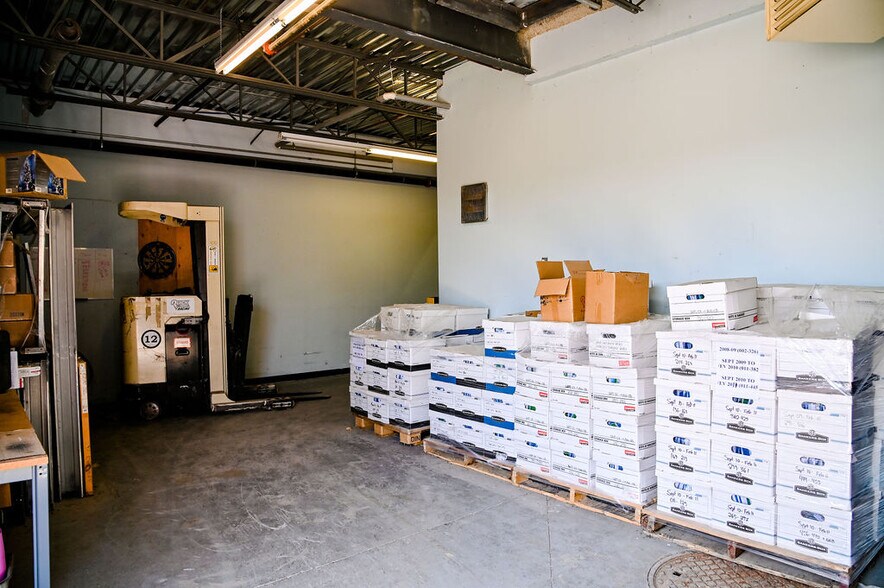 More Photos Of 1855 Rue Saint-Régis, Dollard-des-Ormeaux Office For Lease