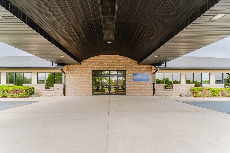 More Photos Of 1875 West Pointe Dr, Oshkosh Medical For Sale
