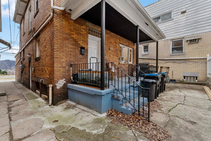 More Photos Of 848 Duss Ave, Ambridge Storefront Retail Residential For Sale