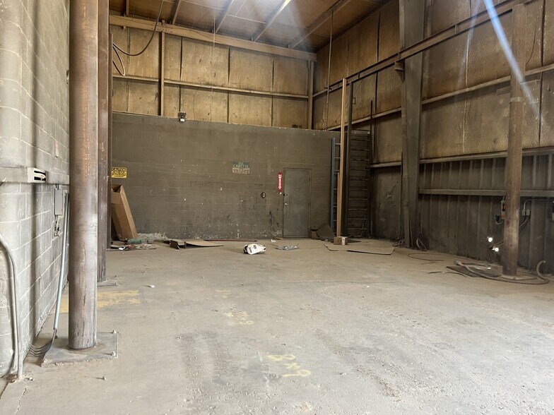 More Photos Of 1012 E Waylon Jennings Blvd, Littlefield Industrial For Sale