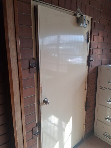 More Photos Of 4459 Broadway, Macon Distribution For Sale