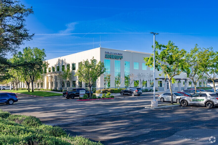 More Photos Of 801-835 S Akers St, Visalia Office For Lease