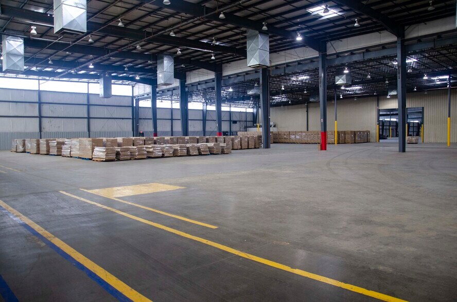More Photos Of 4200 N Industrial Blvd, Kingman Distribution For Lease