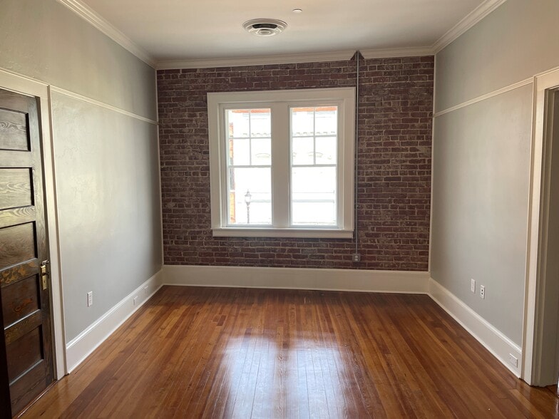 More Photos Of 121-129 N Main St, Mooresville Storefront Retail Office For Lease