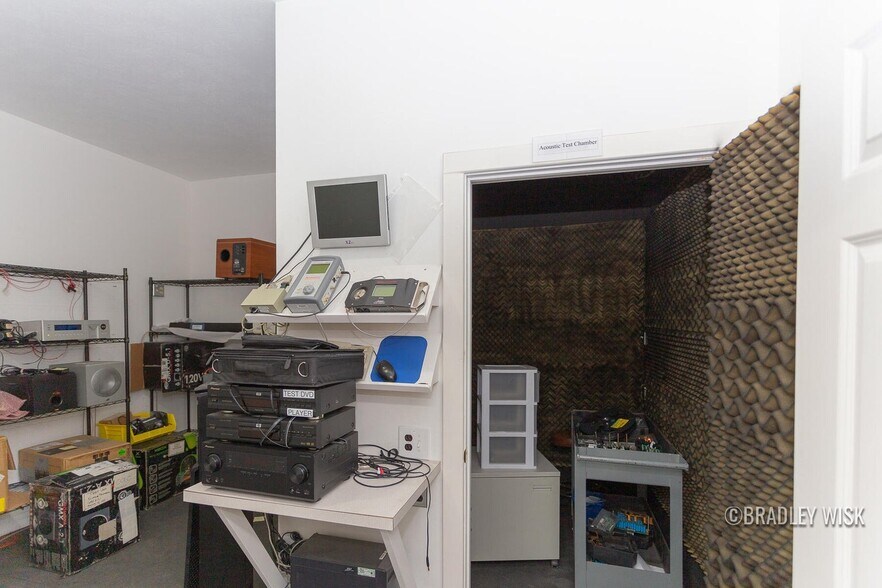 More Photos Of 581 Ottawa Ave, Holland Light Distribution For Sale