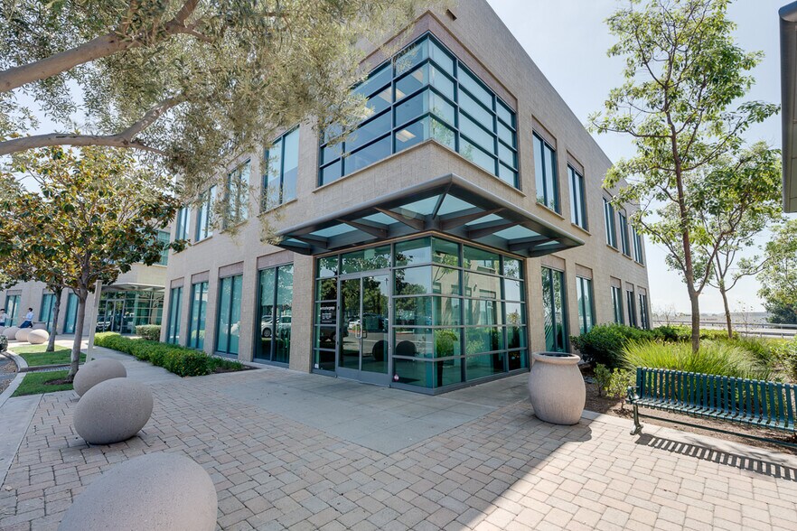 More Photos Of 830 Roosevelt Ave, Irvine Office For Sale