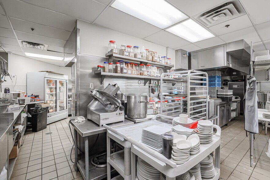 More Photos Of 27W371 North Ave, West Chicago Restaurant For Sale