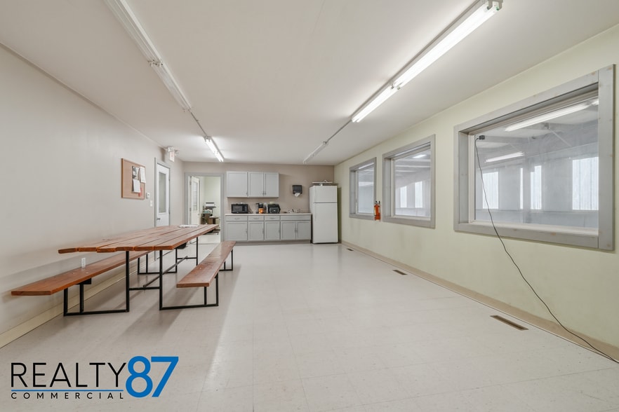 More Photos Of 1004 Grant St, Manchester Warehouse For Sale