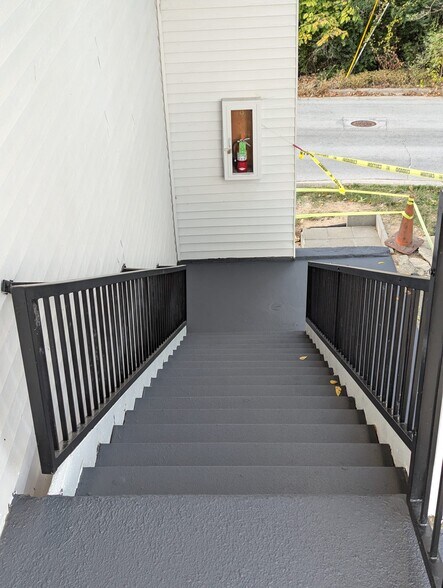 More Photos Of 1023 W Main St, Branson Hotel For Sale