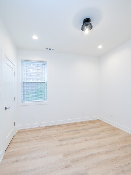 More Photos Of 6050 Eberhart ave, Chicago Apartments For Sale