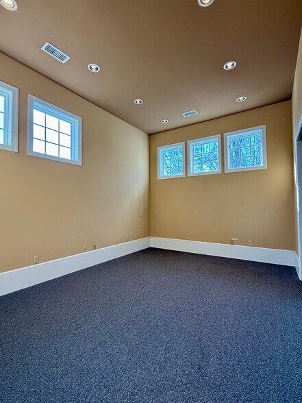 More Photos Of 40 Summers Way, Roanoke Freestanding For Lease