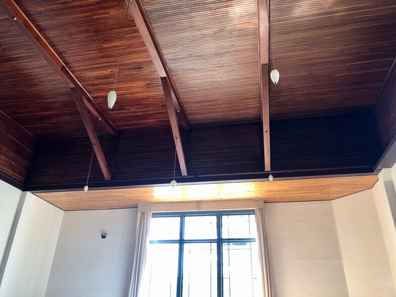 More Photos Of 7809 NE Everett St, Portland Religious Facility For Lease