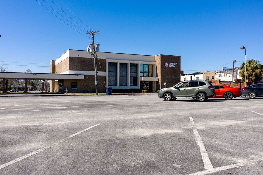 Primary Photo Of 16763 S Pear St, Blountstown Bank For Lease