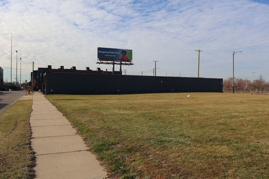 More Photos Of 1426 Cherry St, Detroit Light Distribution For Lease