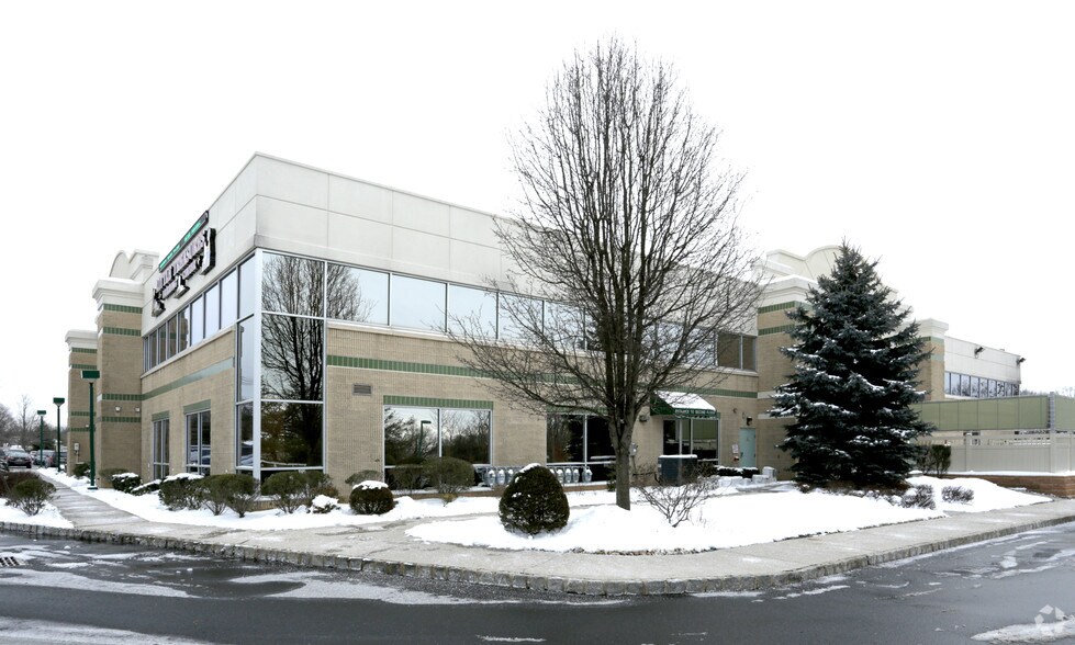 More Photos Of 2177 Oak Tree Rd, Edison Medical For Lease