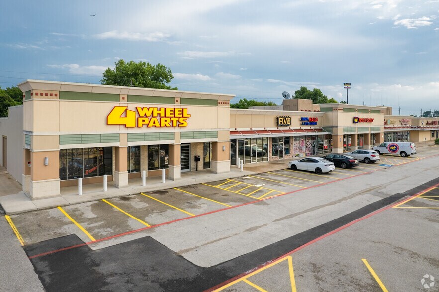 Primary Photo Of 2119-2227 Cypress Creek Pky, Houston General Retail For Lease