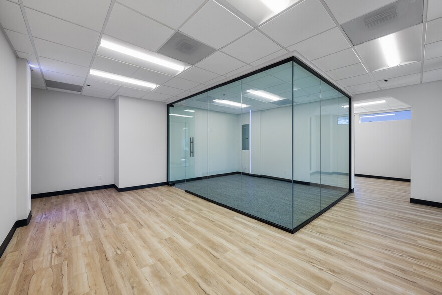 More Photos Of 990 Highland Dr, Solana Beach Coworking Space