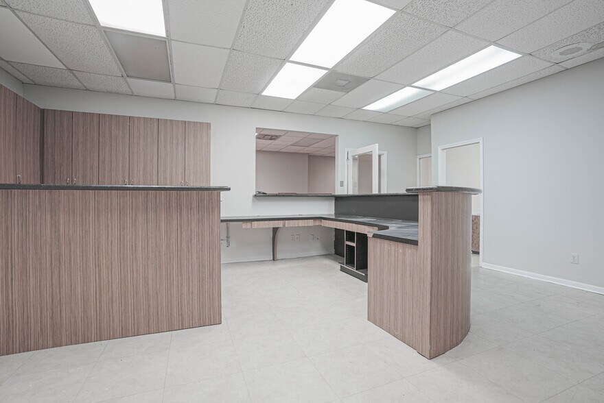 More Photos Of 14721 Pebble Bend Dr, Houston Medical For Lease