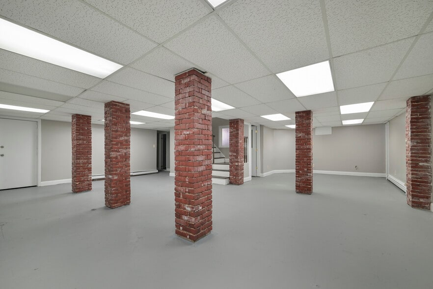 More Photos Of 295 Montgomery St, Bloomfield Office For Lease