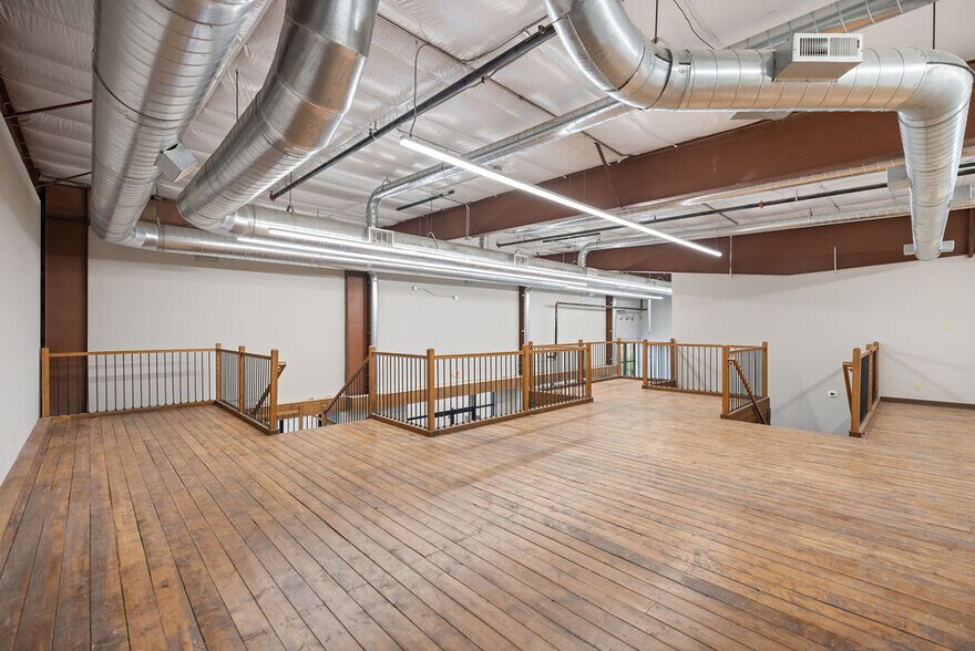 More Photos Of 110 Wall St, Onamia Flex For Lease