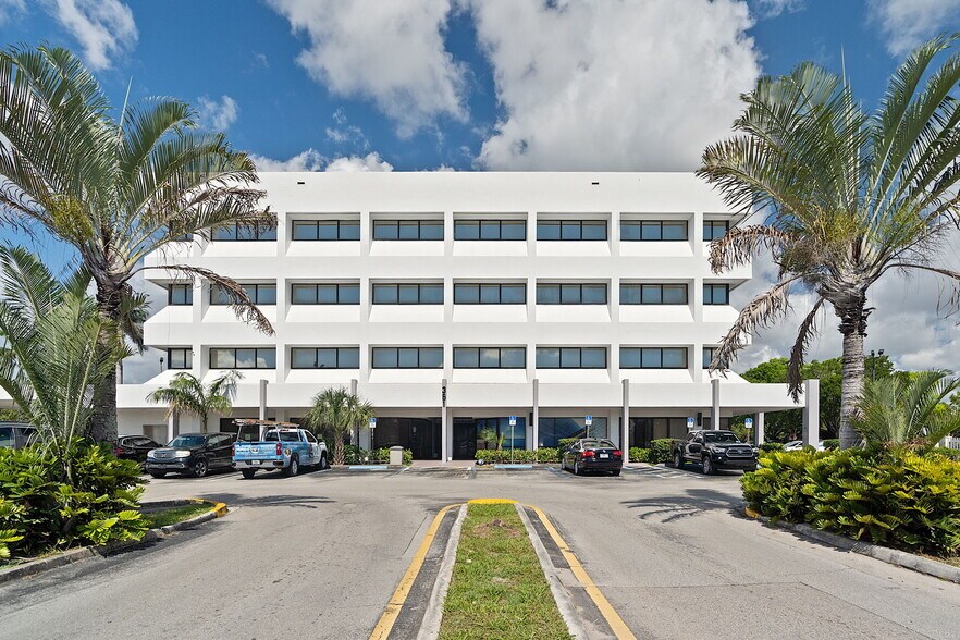 More Photos Of 351 S Cypress Rd, Pompano Beach Office For Sale