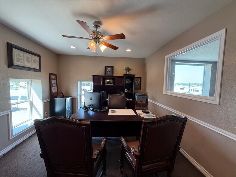 More Photos Of 13239 S Interstate 35, Valley View Manufacturing For Lease