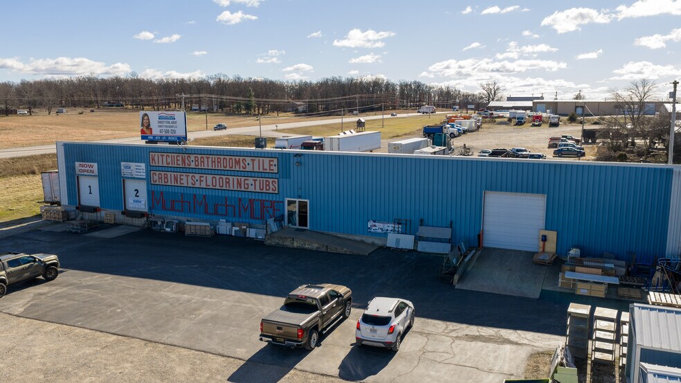 More Photos Of 19850 Houston Rd, Lebanon Showroom For Sale