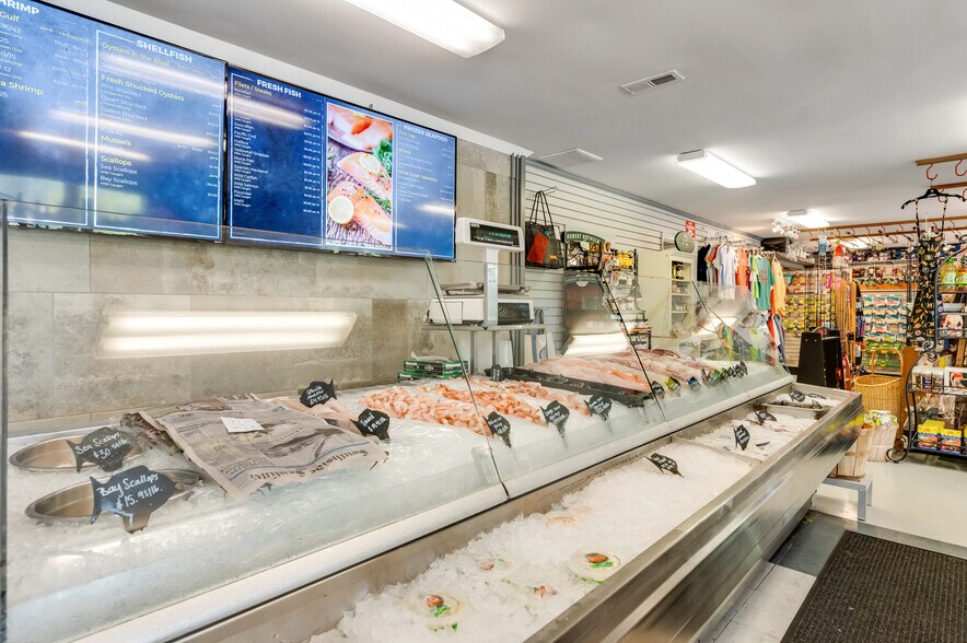 More Photos Of 16552 General Puller Hwy, Deltaville Specialty For Sale