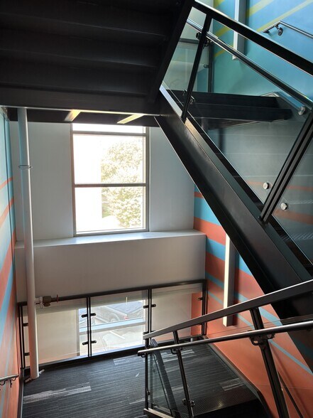 More Photos Of 302 S 4th St, Manhattan Office For Lease