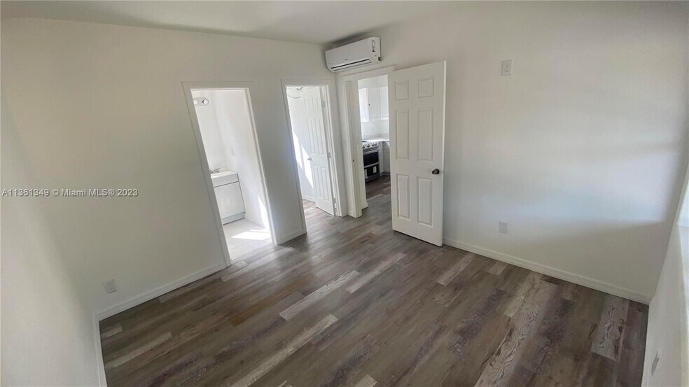 More Photos Of 1943-1947 Buchanan St, Hollywood Apartments For Sale