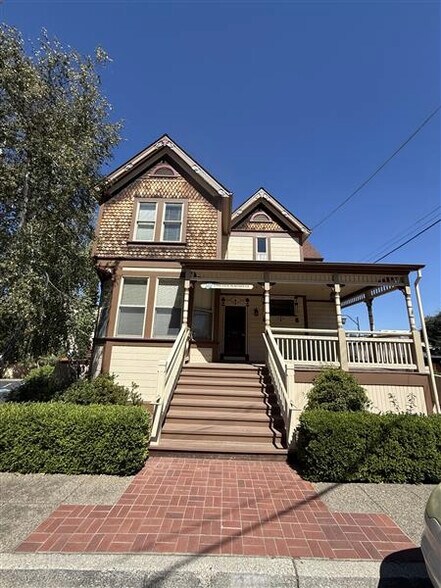 More Photos Of 853 Lincoln Way, Auburn Freestanding For Lease