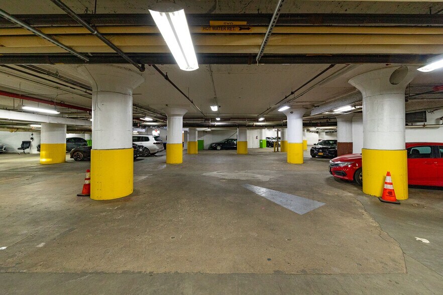 More Photos Of 2728 Thomson Ave, Long Island City Parking Garage For Sale