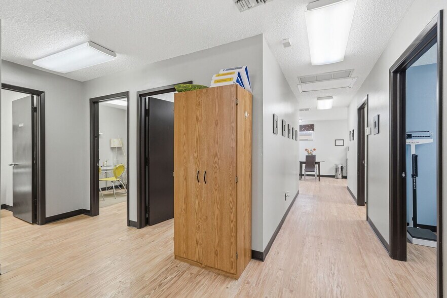 More Photos Of 516 Lakeview Rd, Clearwater Medical For Lease