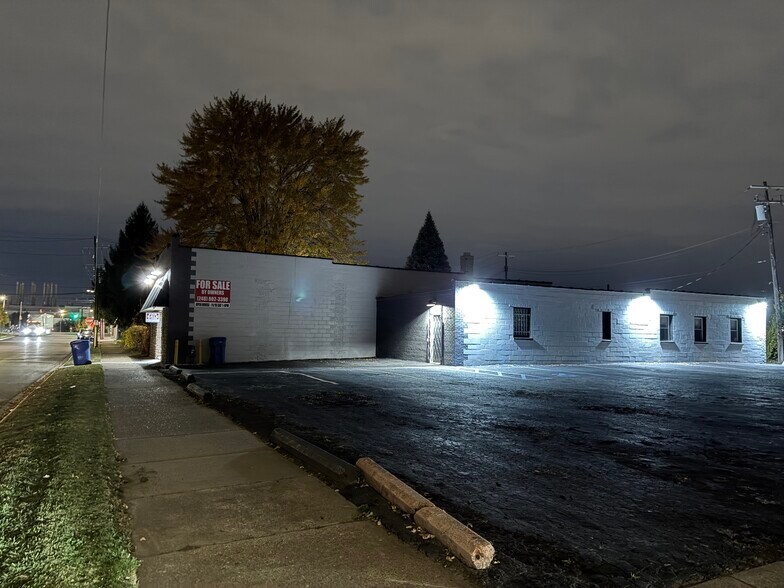 More Photos Of 10118 Eagle St, Dearborn Industrial For Sale