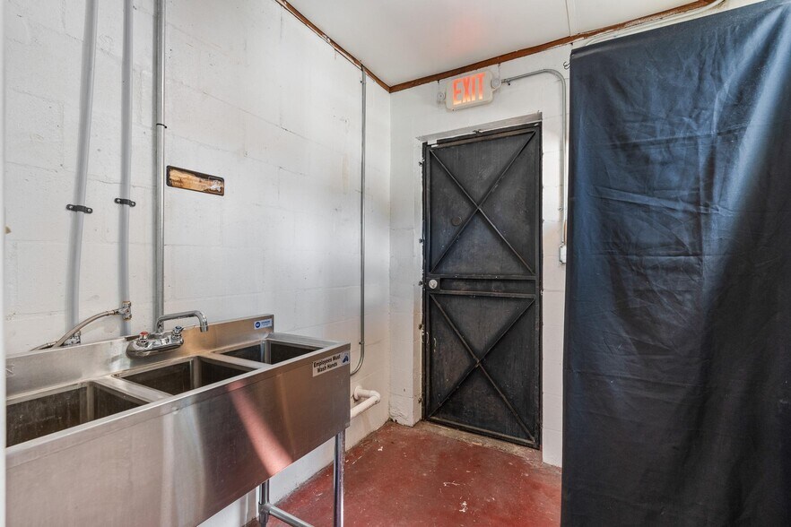 More Photos Of 209 Palmetto Ave, Longwood Restaurant For Lease