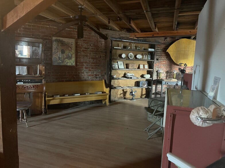 More Photos Of 306 W Main St, South Hill Flex For Lease