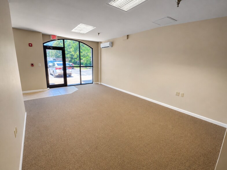 More Photos Of 13200 Marina Way, Woodbridge Office For Lease