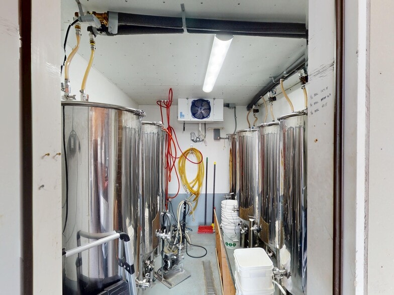 More Photos Of 1307 Main St, Oroville Bar For Sale