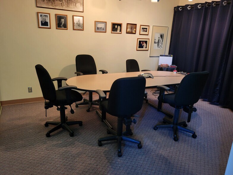 More Photos Of 140-144 Riverside Dr, North Vancouver Distribution For Sale