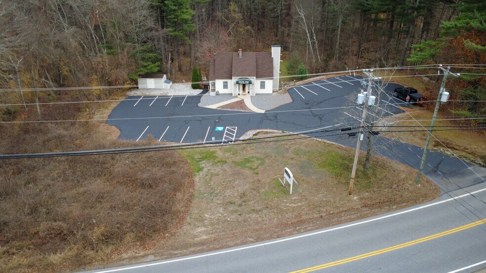 More Photos Of 110 Ponemah Rd, Amherst Freestanding For Sale