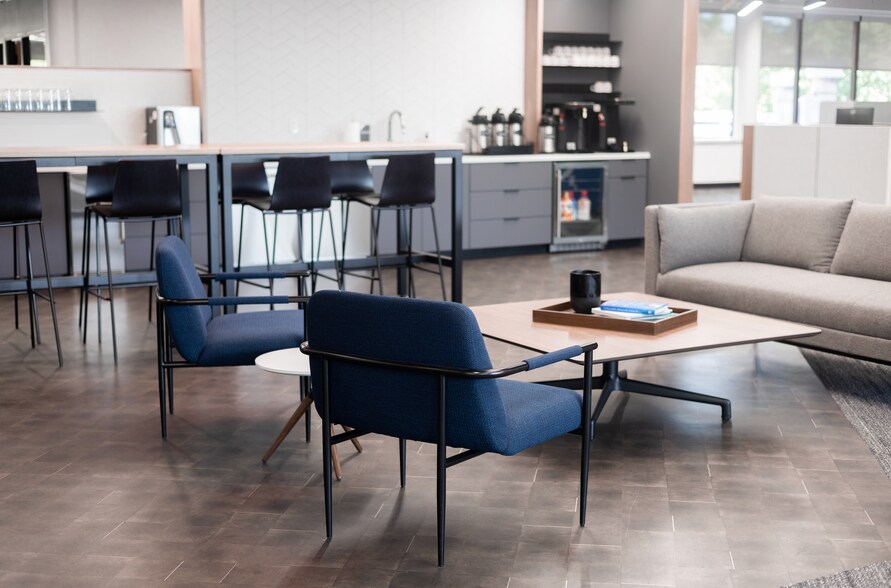 More Photos Of 3315 N Oak Tfwy, Kansas City Office For Lease