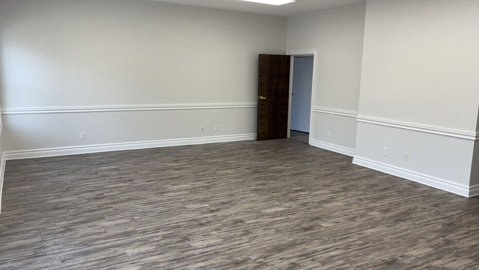 More Photos Of 402 Lexington Ave, Lakewood General Retail For Sale