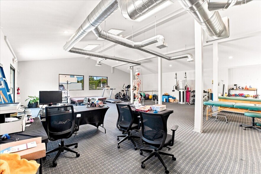 More Photos Of 2060 E Foothill Blvd, Pasadena Freestanding For Sale
