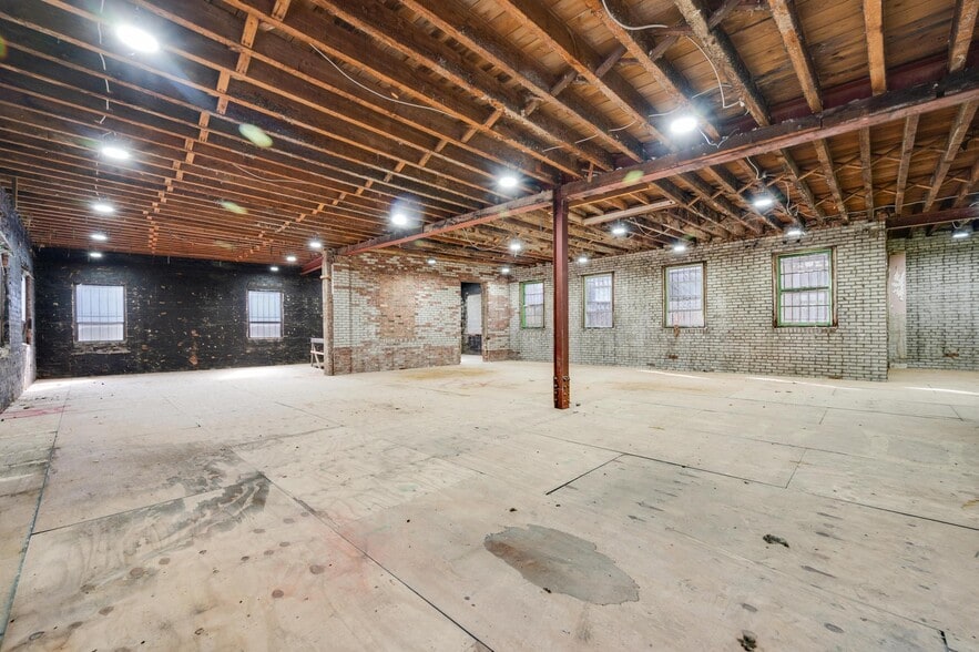 More Photos Of 1539 Covert St, Ridgewood Warehouse For Lease