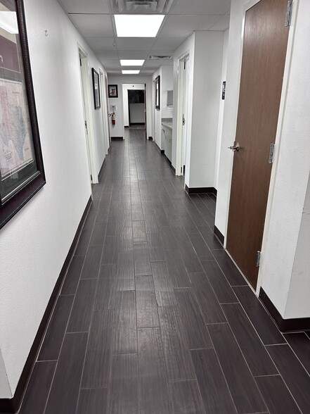 More Photos Of 1119 Fresno St, San Antonio Light Manufacturing For Sale