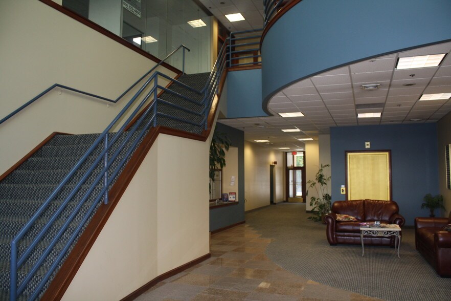 More Photos Of 276-278 Turnpike Rd, Westborough Freestanding For Lease