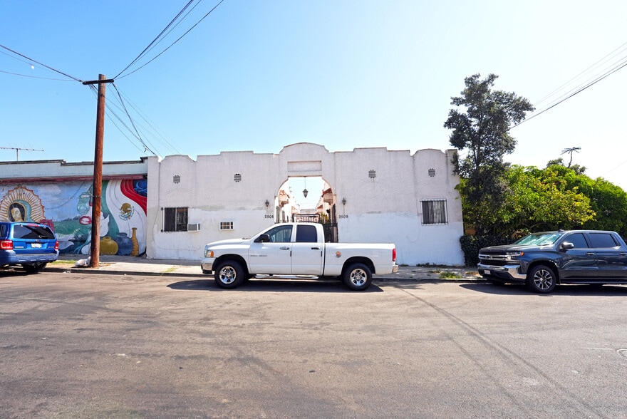 More Photos Of 2505-2509 Malabar St, Los Angeles Apartments For Sale