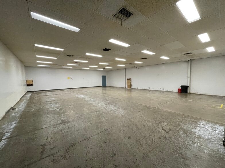 More Photos Of 4462 Malaai St, Honolulu Warehouse For Lease