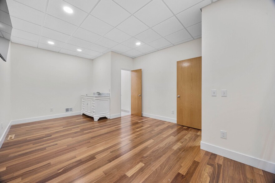 More Photos Of 61A Monroe Ave, Pittsford Office For Sale